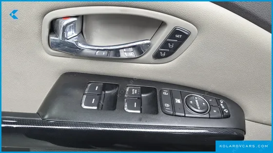 KIA CARNIVAL 9-SEATER NOBLESSE