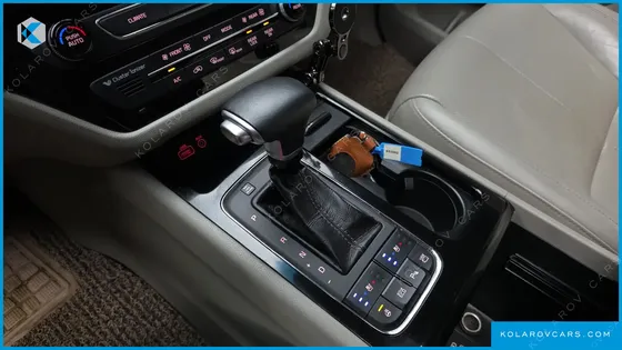 KIA CARNIVAL 9-SEATER NOBLESSE