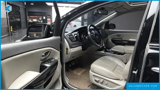 KIA CARNIVAL 9-SEATER NOBLESSE