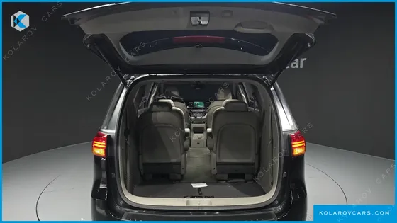 KIA CARNIVAL 9-SEATER NOBLESSE