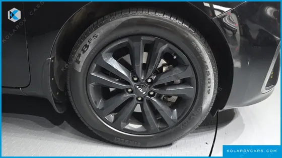 KIA CARNIVAL 9-SEATER NOBLESSE