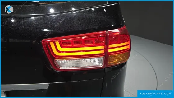 KIA CARNIVAL 9-SEATER NOBLESSE