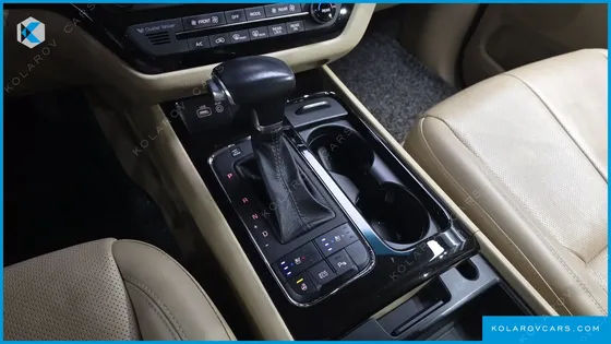 KIA CARNIVAL 7-SEATER LIMOUSINE