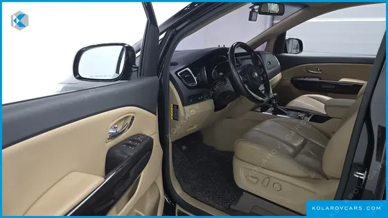 KIA CARNIVAL 7-SEATER LIMOUSINE