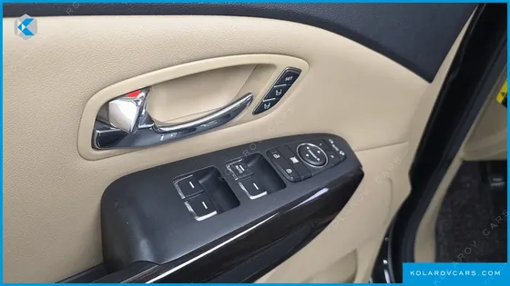 KIA CARNIVAL 7-SEATER LIMOUSINE