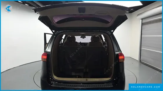 KIA CARNIVAL 7-SEATER LIMOUSINE