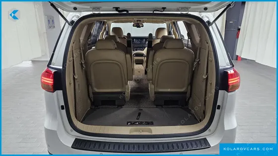 KIA CARNIVAL 9-SEATER PRESTIGE