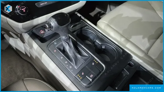 KIA CARNIVAL 11-SEATER DELUXE