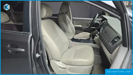 KIA CARNIVAL 11-SEATER DELUXE