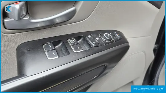 KIA CARNIVAL 11-SEATER DELUXE