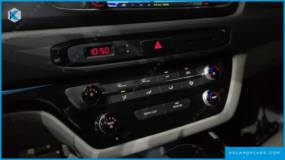 KIA CARNIVAL 11-SEATER DELUXE