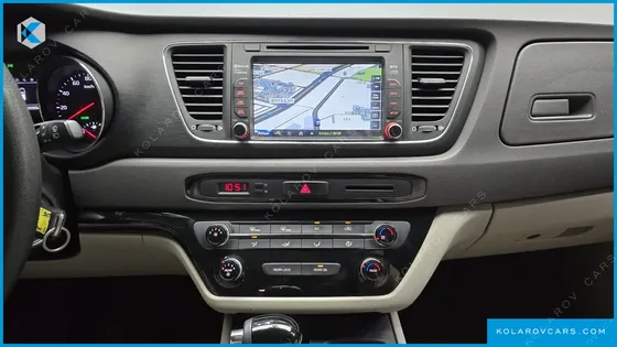 KIA CARNIVAL 11-SEATER DELUXE