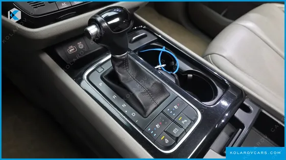 KIA CARNIVAL 9-SEATER NOBLESSE