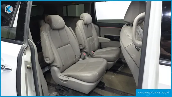 KIA CARNIVAL 9-SEATER NOBLESSE