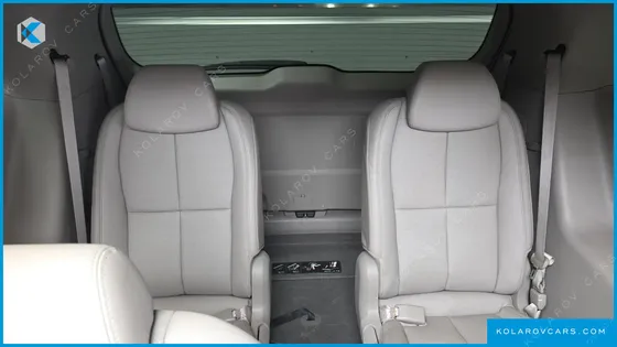 KIA CARNIVAL 9-SEATER NOBLESSE