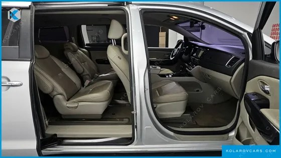 KIA CARNIVAL 9-SEATER PRESTIGE
