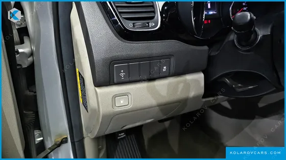 KIA CARNIVAL 9-SEATER PRESTIGE