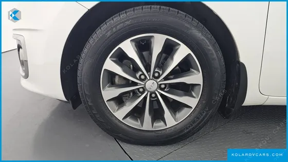 KIA CARNIVAL 9-SEATER LUXURY