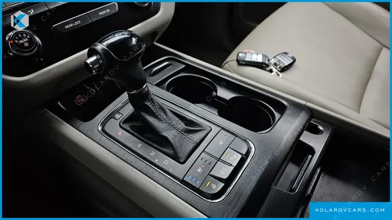 KIA CARNIVAL 9-SEATER LUXURY