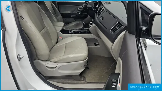 KIA CARNIVAL 9-SEATER LUXURY