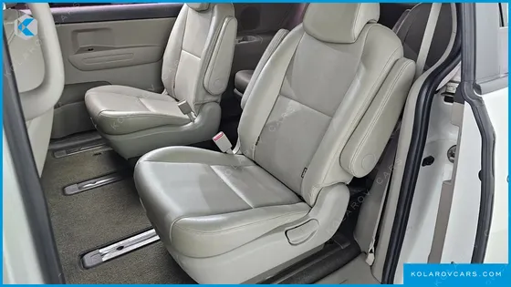 KIA CARNIVAL 9-SEATER LUXURY