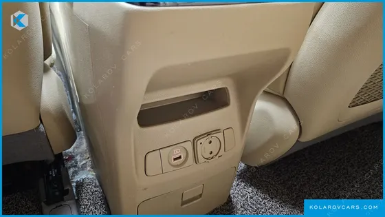 KIA CARNIVAL GASOLINE 7-SEATER LIMOUSINE