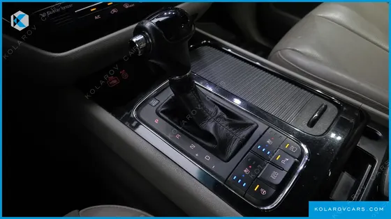 KIA CARNIVAL 9-SEATER NOBLESSE