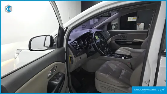 KIA CARNIVAL 9-SEATER NOBLESSE