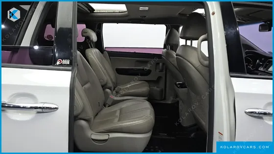 KIA CARNIVAL 9-SEATER NOBLESSE