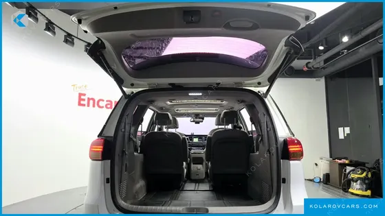 KIA CARNIVAL 9-SEATER NOBLESSE