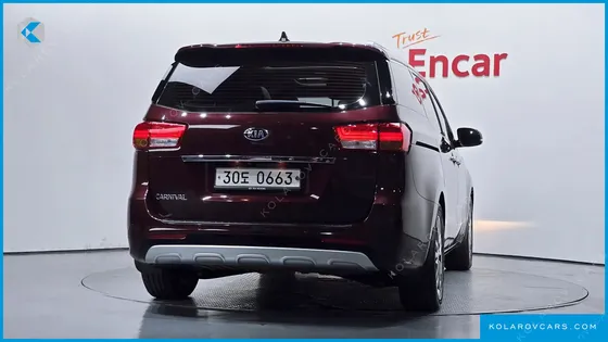 KIA CARNIVAL GASOLINE 9-SEATER NOBLESSE