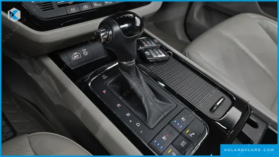 KIA CARNIVAL GASOLINE 9-SEATER NOBLESSE