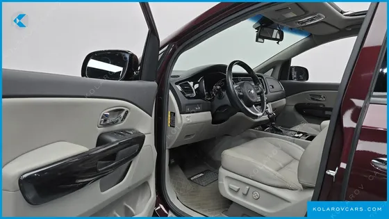 KIA CARNIVAL GASOLINE 9-SEATER NOBLESSE