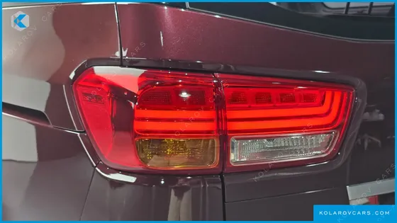 KIA CARNIVAL GASOLINE 9-SEATER NOBLESSE