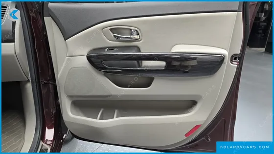 KIA CARNIVAL GASOLINE 9-SEATER NOBLESSE