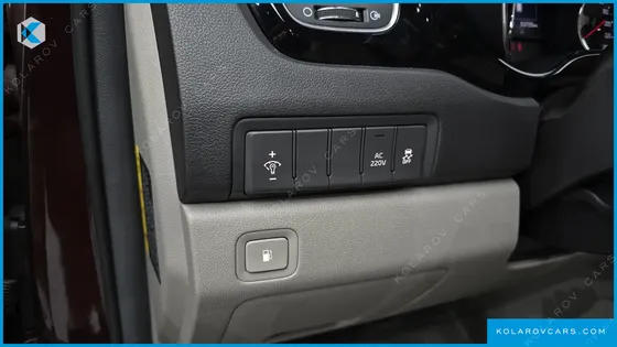 KIA CARNIVAL GASOLINE 9-SEATER NOBLESSE