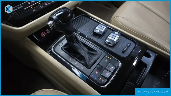 KIA CARNIVAL 7-SEATER LIMOUSINE