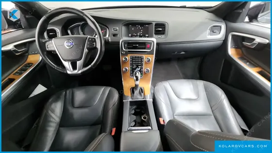 VOLVO V60 D4