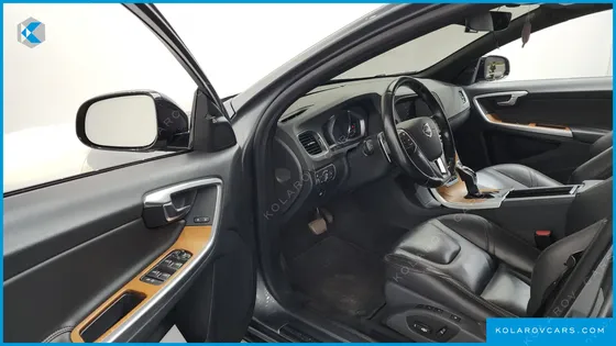 VOLVO V60 D4