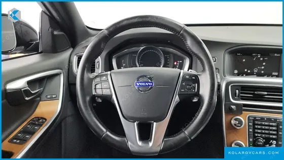 VOLVO V60 D4