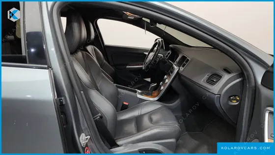 VOLVO V60 D4
