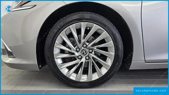 LEXUS ES LUXURY PLUS