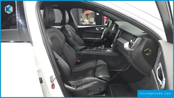 VOLVO XC60 T8 R-DESIGN