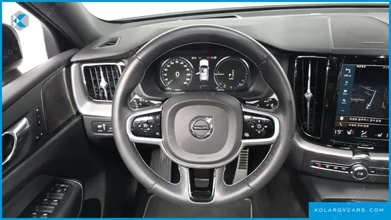 VOLVO XC60 T8 R-DESIGN