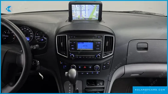 HYUNDAI STAREX WAGON 12-SEATER