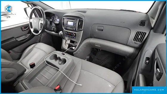 HYUNDAI STAREX VAN 3-SEATER