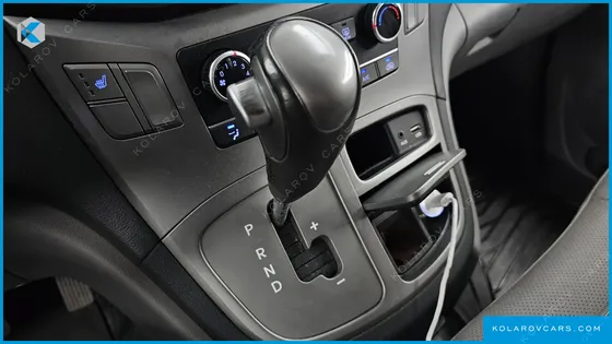 HYUNDAI STAREX VAN 3-SEATER