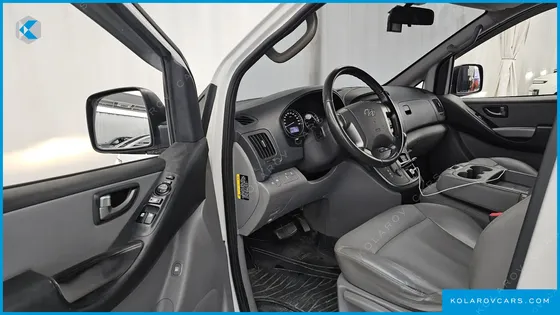 HYUNDAI STAREX VAN 3-SEATER