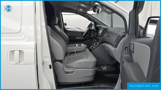 HYUNDAI STAREX VAN 3-SEATER