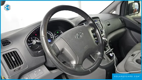 HYUNDAI STAREX VAN 3-SEATER